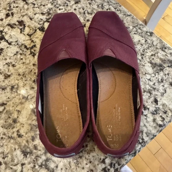 TOMS Burgundy Slip-On Shoes - Picture 3 of 6